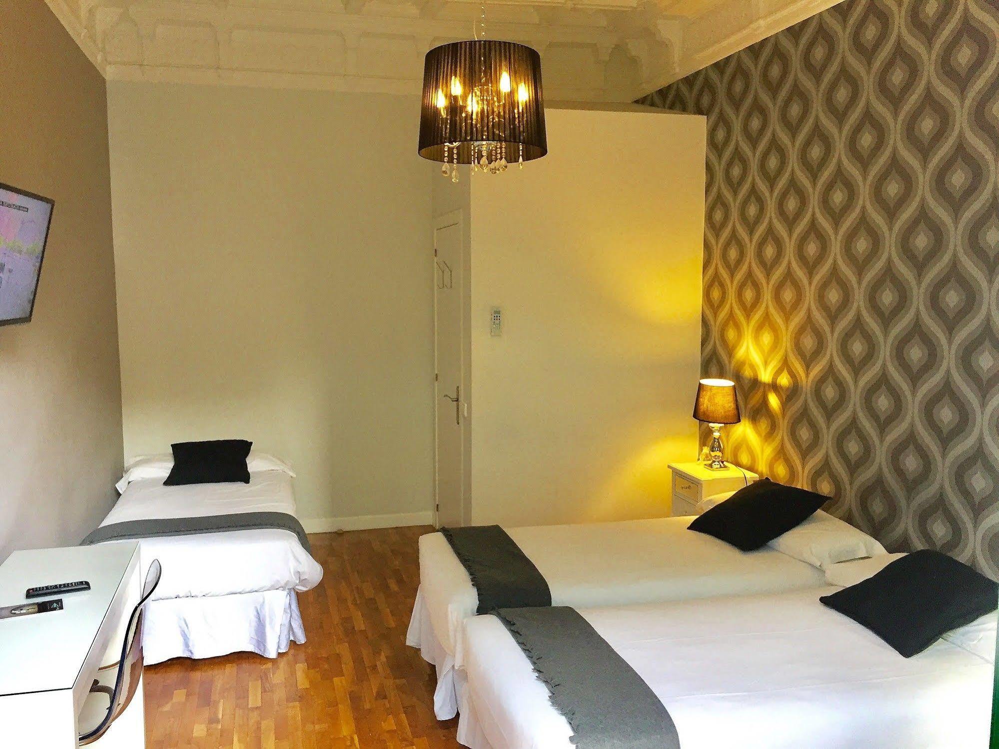 Super Balmes Guest House Barcelona Zewnętrze zdjęcie